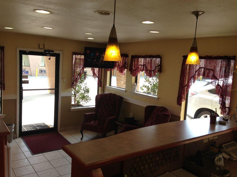 Oyo Hotel Groesbeck Exterior photo